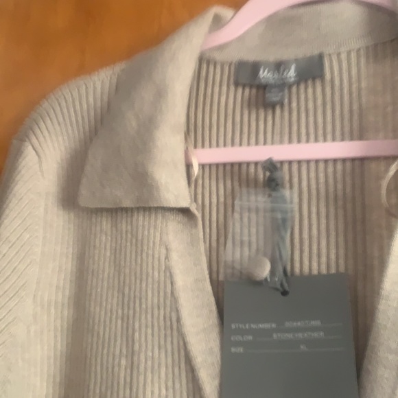 Sweater - Picture 5 of 6